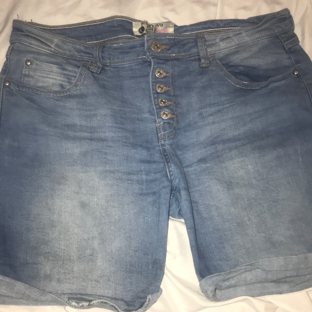 BLUE JEAN HIGH WAISTED SHORTS